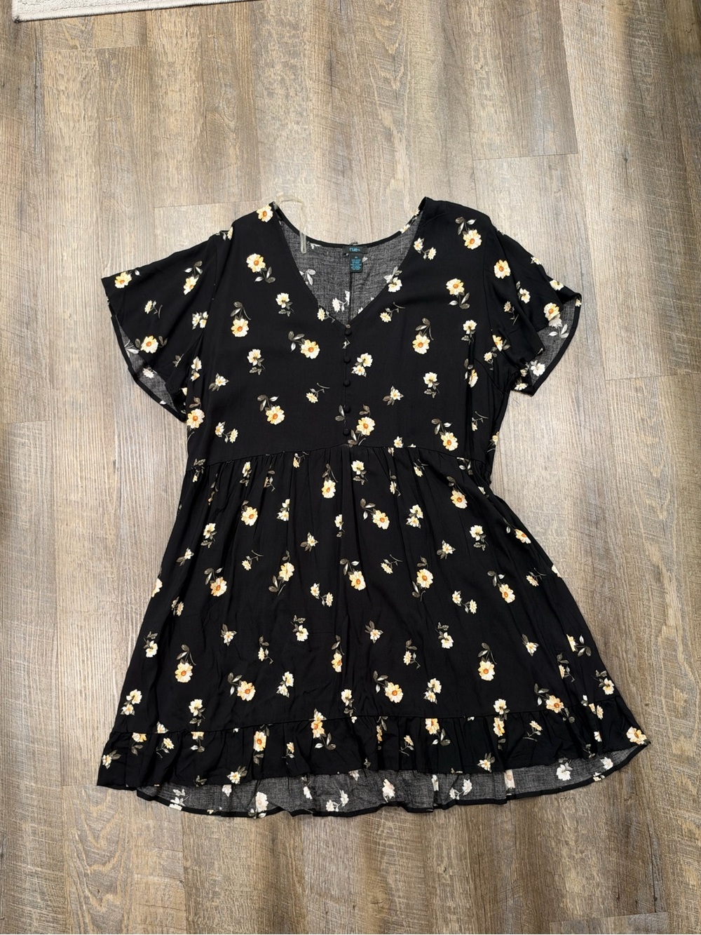Plus size Black Floral Ruffle-Hem Peplum dress